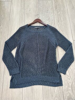 Matty M sweater in blue honeycomb. Long sleeves in EUC.